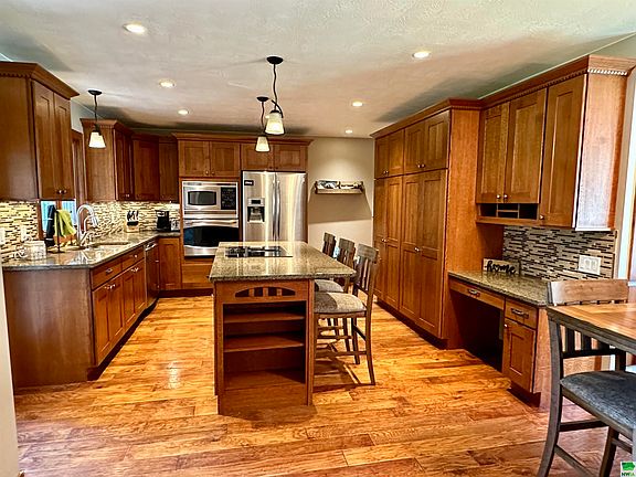 2nd image of 6 11th St SW