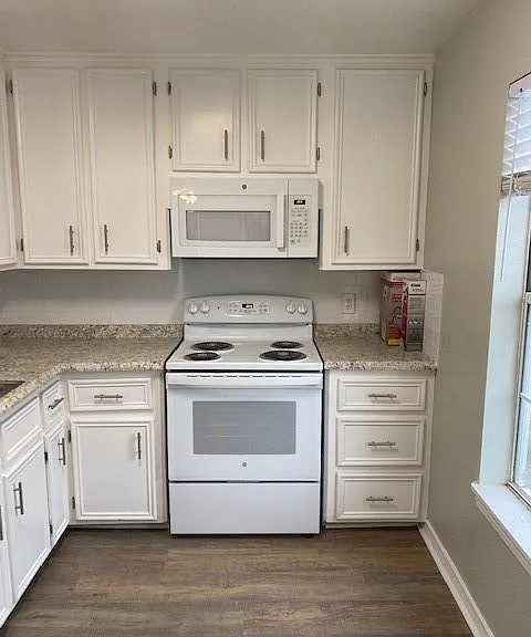 4905 Bernardo De Galvez — Photo 3
