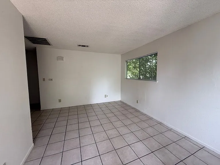 624 N Encina St — Photo 3