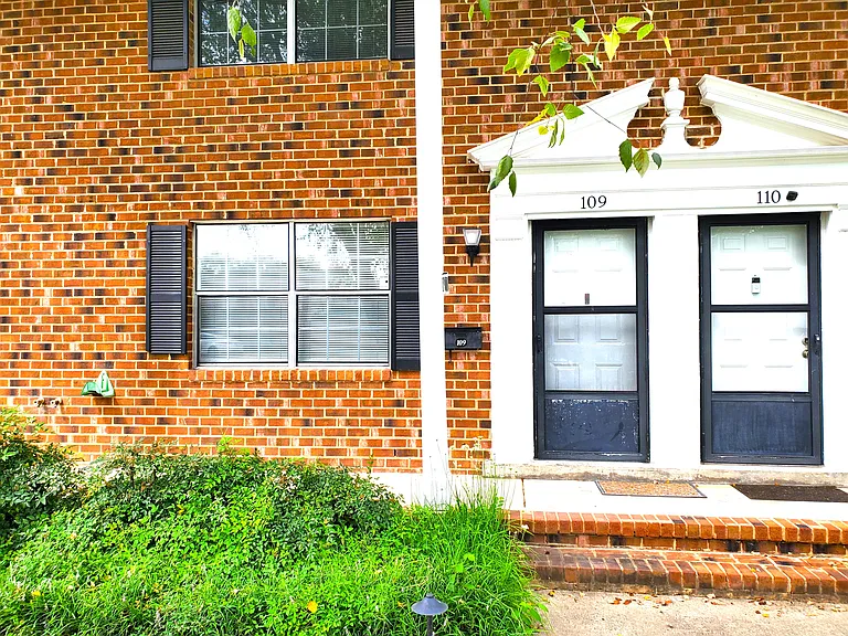 1002 Willow Dr #109 — Photo 3
