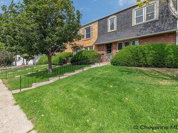 2nd image of 100 W 29th St