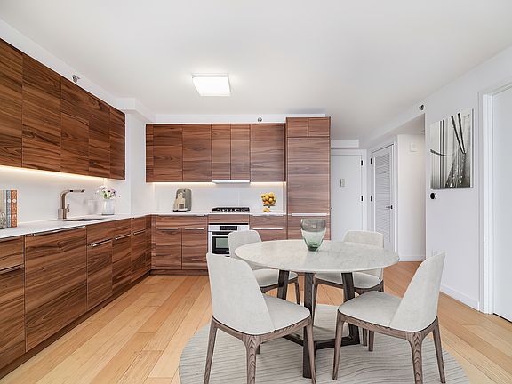 4th image of 171 Suffolk St #2E