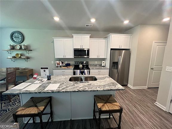 5th image of 113 Mill Pond Ln