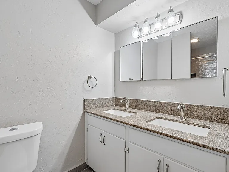 Bathroom 2-1