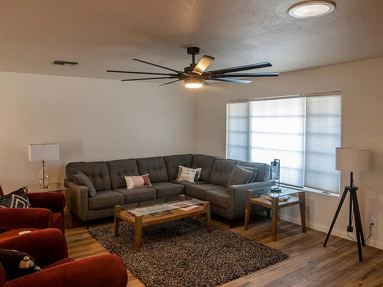 8419 E San Miguel Ave — Photo 3