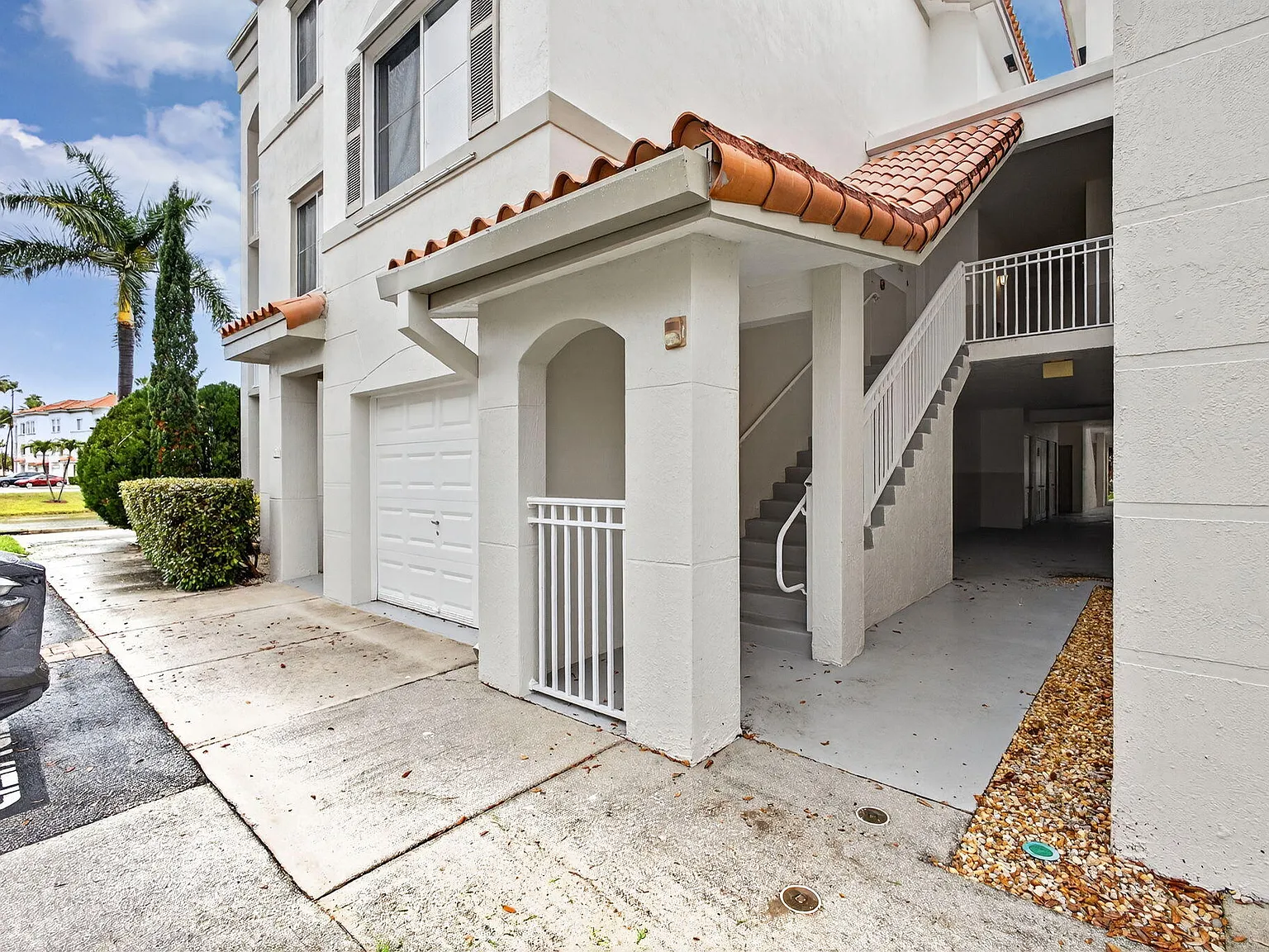 2 bed, 2.0 bath, 1403 sqft, $2,700 — Photo 2