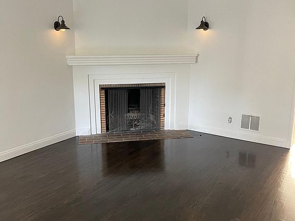 Living Room Working Fireplace