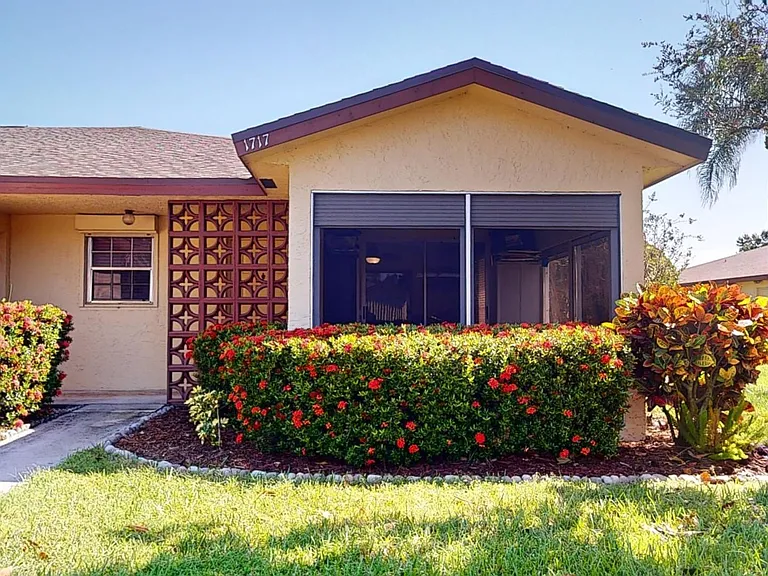 1717 N Dovetail Dr #D — Photo 14