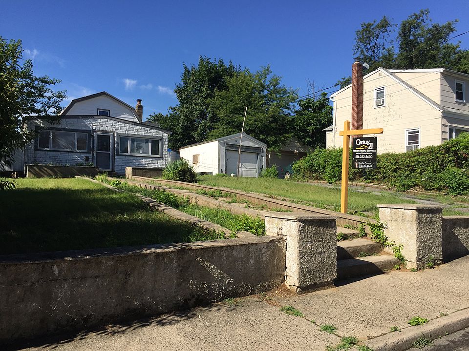 1st image of 210 Ludlam Ave