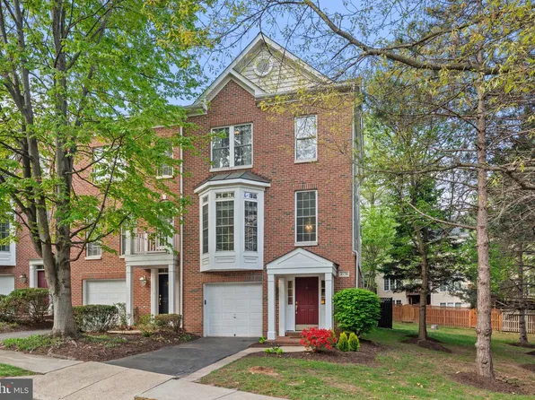 4176 Lower Park Dr, Fairfax, VA 22030