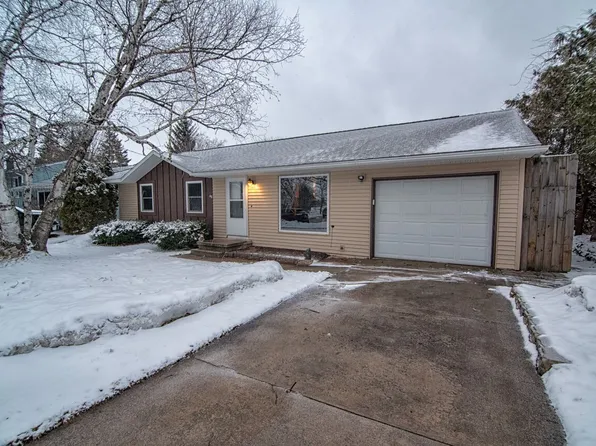 1401 Highland Dr, Petoskey, MI 49770