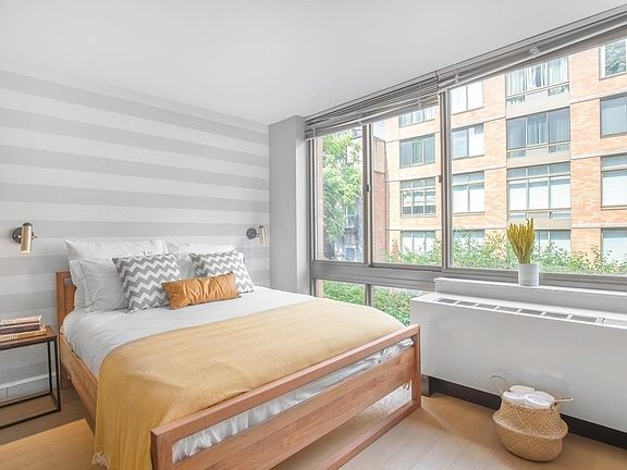 3rd image of 130 W 15th St APT 7A