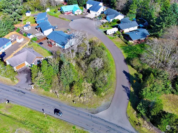 636 E Chance A La Mer NE, Ocean Shores, WA 98569