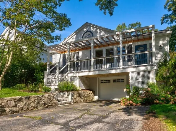 91 Henderson St, Needham, MA 02492