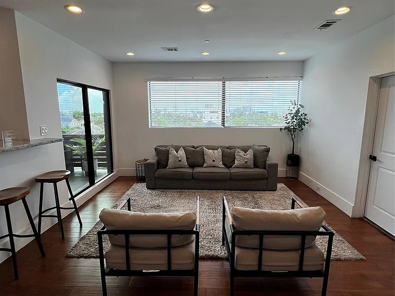 3218 N Crawford St — Photo 14