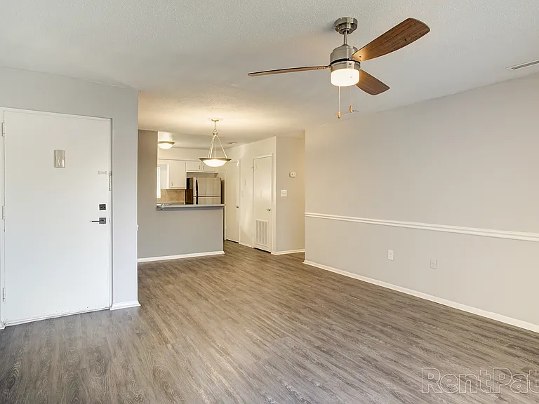 The Bahia Apartments — Photo 39