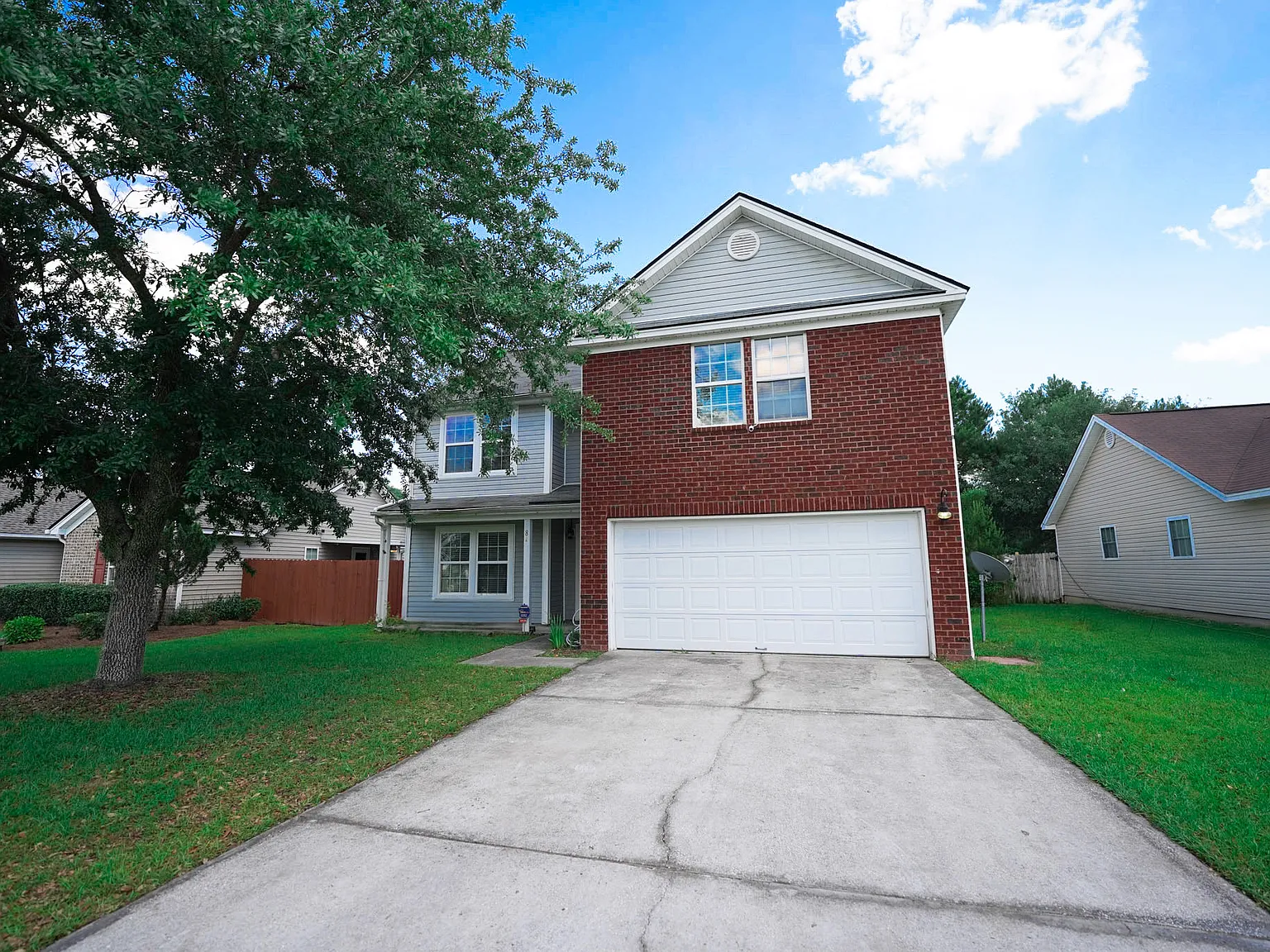 3 bed, 2.5 bath, 2054 sqft, $2,050 — Photo 2