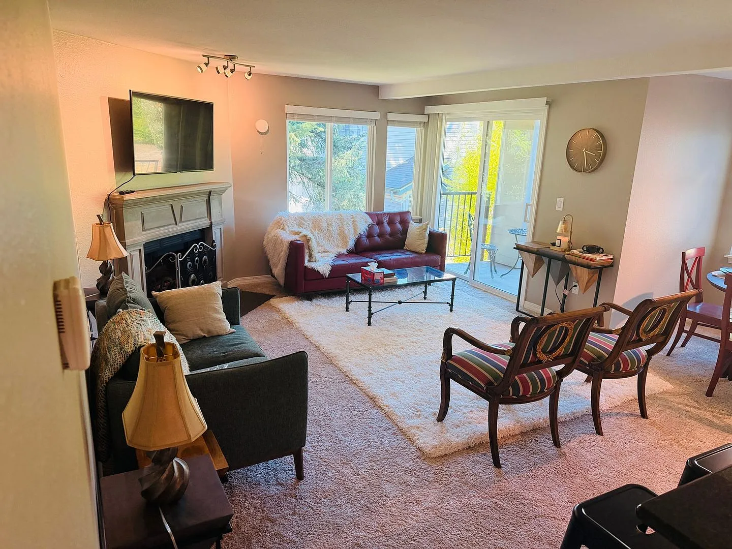 Charming 2BR Condo in Bothell — Photo 3