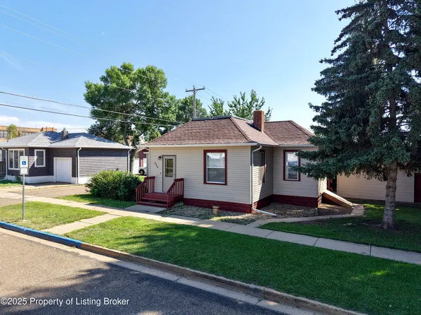 222 3rd St E, Dickinson, ND 58601