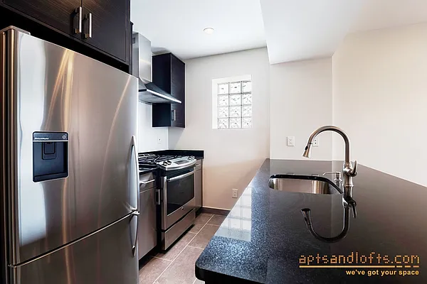 Rented by aptsandlofts.com | media 18