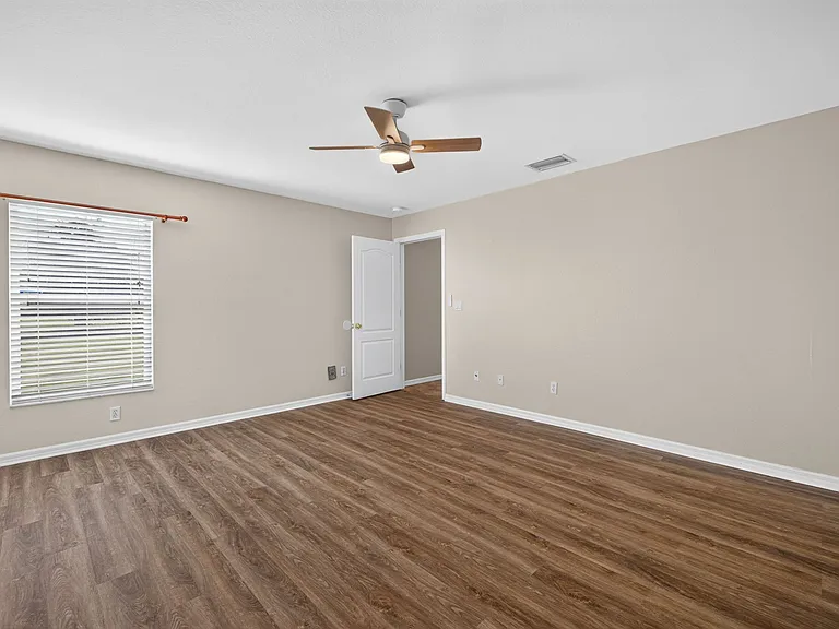 903 SE 5th Ave — Photo 12