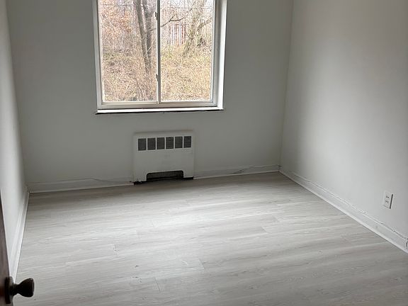 5th image of 7122 Eastlawn Dr APT 4