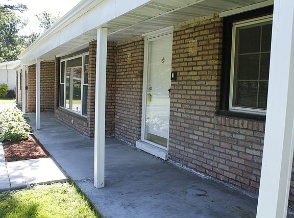 3rd image of 20876 Greenwood Dr