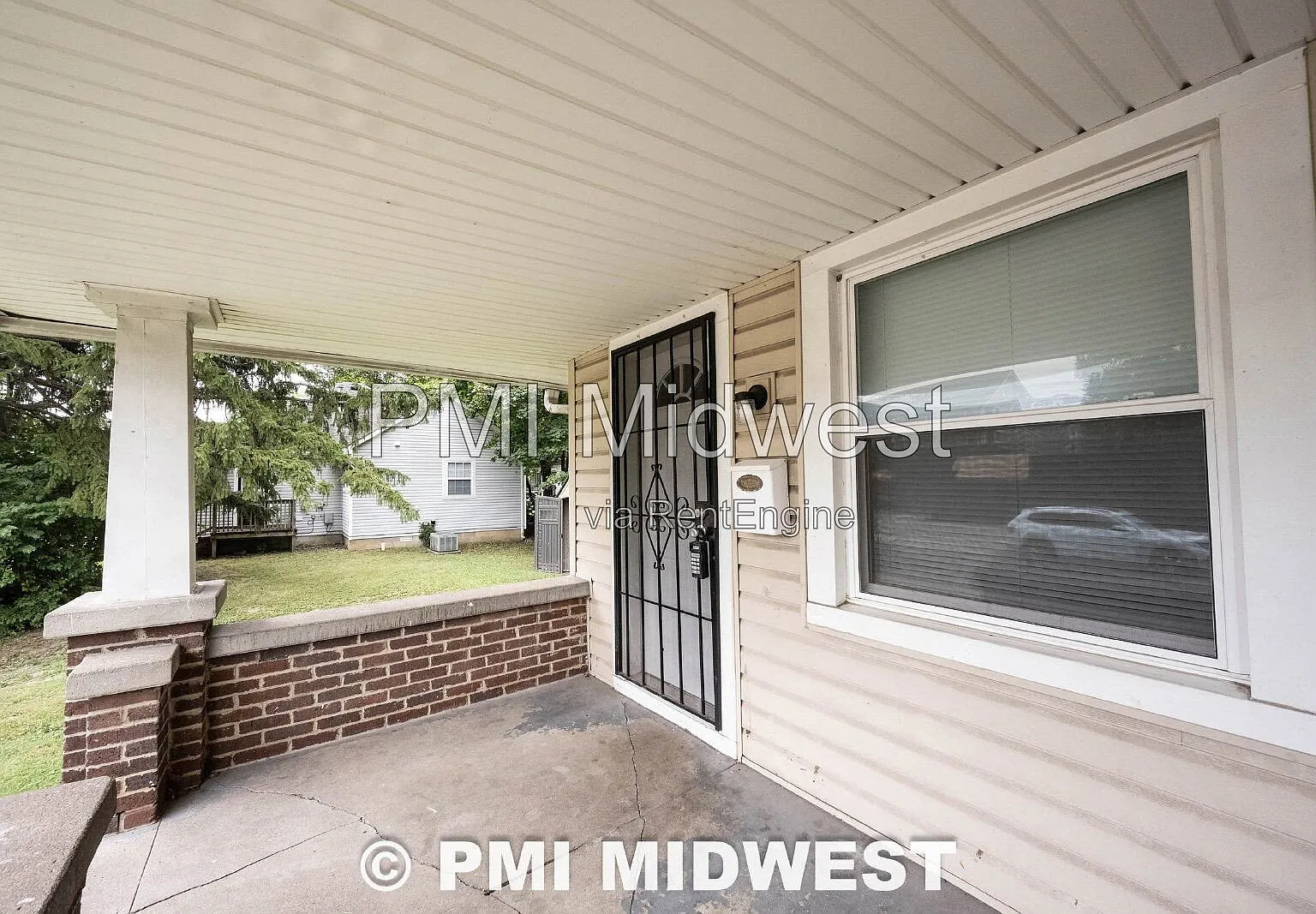 3 bed, 1.0 bath, 1300 sqft, $1,399 — Photo 2