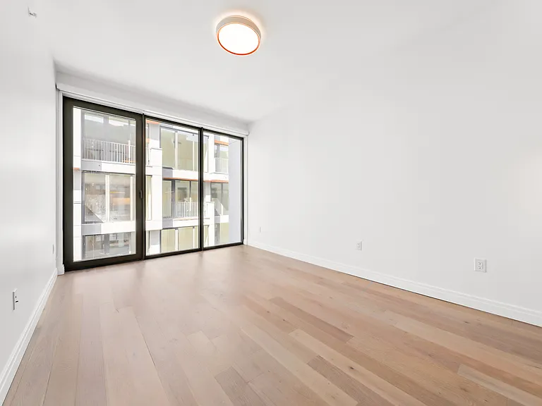 255 Lorimer St #719 — Photo 4