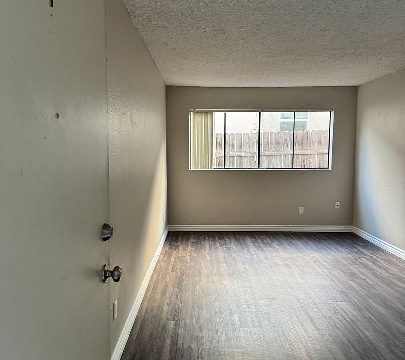 1st image of 4776 Lamont St #4