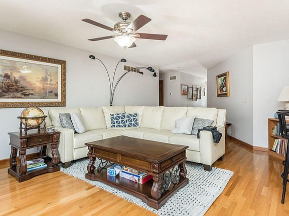 4th image of 66 Valley Ct