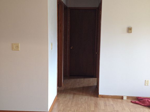 hallway to bath & bedrooms