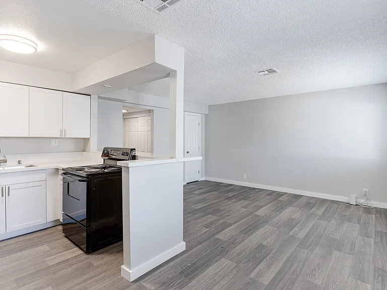 Red Rock Cove Apartments — Photo 26
