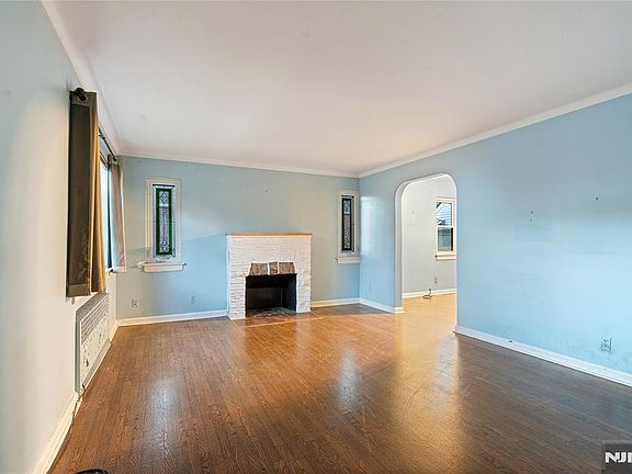 4th image of 15 Edgewater Rd