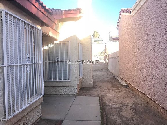 3rd image of 2278 Sierra Sunrise St