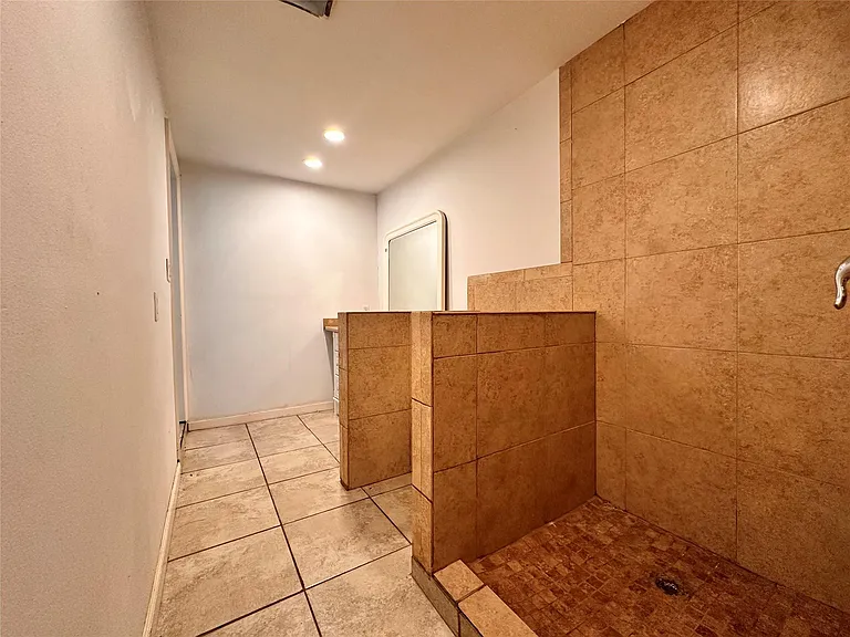 2222 Carnes St — Photo 34