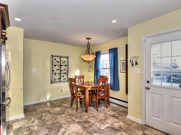 4th image of 619 N 18th Ave