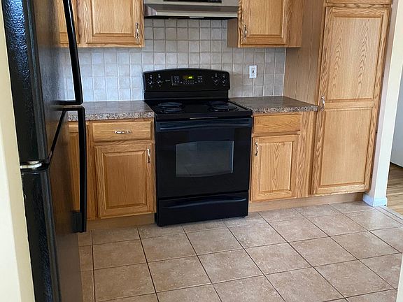 3rd image of 8 Hallock St Floor 2