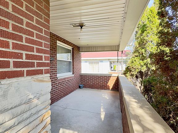 3rd image of 126 18th St