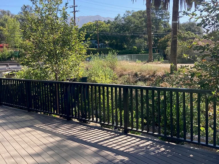 1247 E Valley Rd — Photo 12