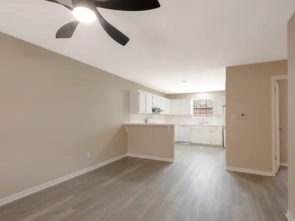 600 Palm St #13, Huntsville, TX 77340
