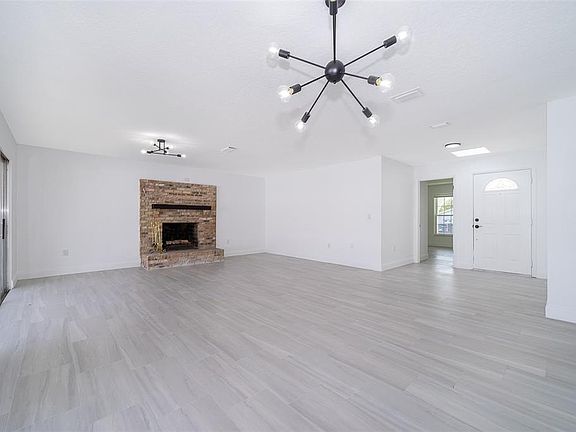 4th image of 660 Brookside Rd