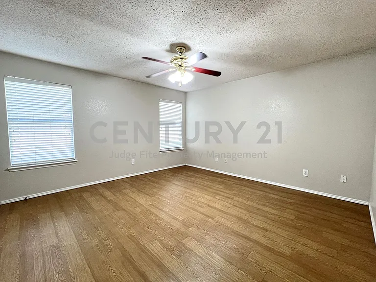 2217 Lookout Ln — Photo 6