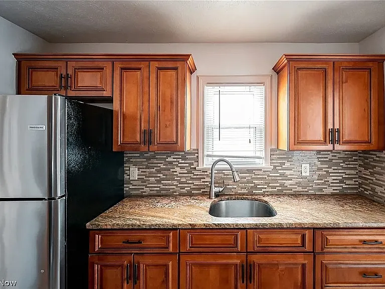 1211 Clearview Ave — Photo 6