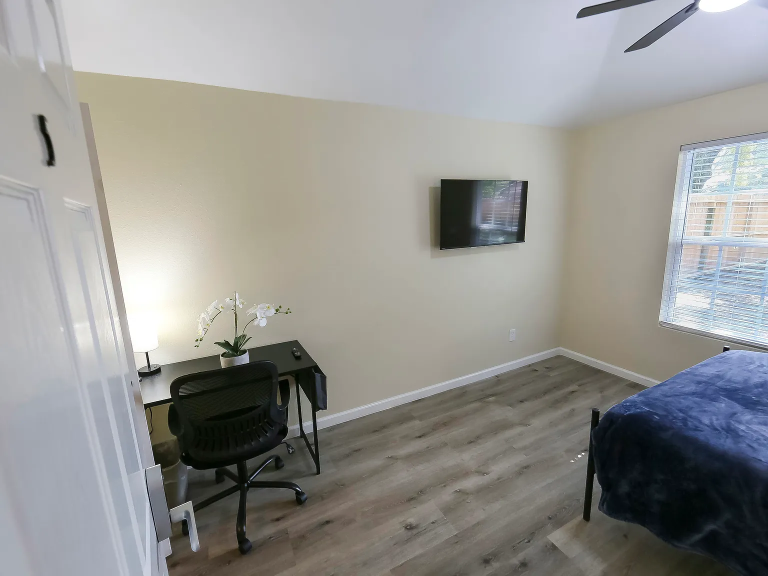 4 bed, 2.0 bath, 1588 sqft, $1,001 — Photo 1