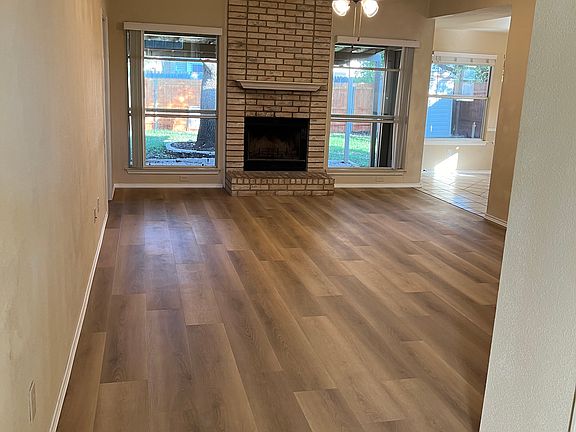 3rd image of 1710 Parkwood Dr