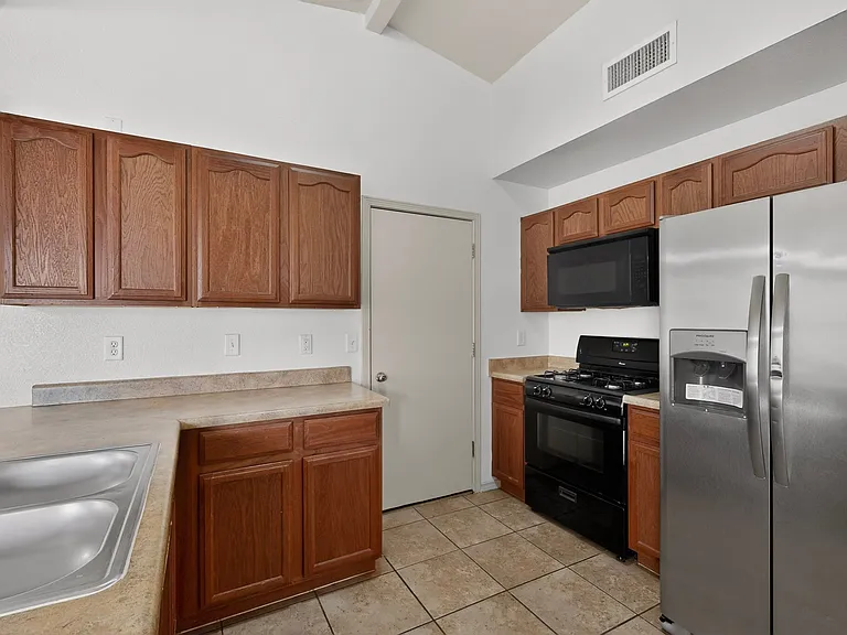 2304 Honey Dew St — Photo 13