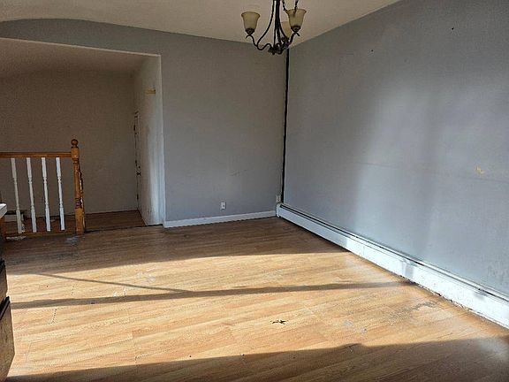 4th image of 194 Plunkett St