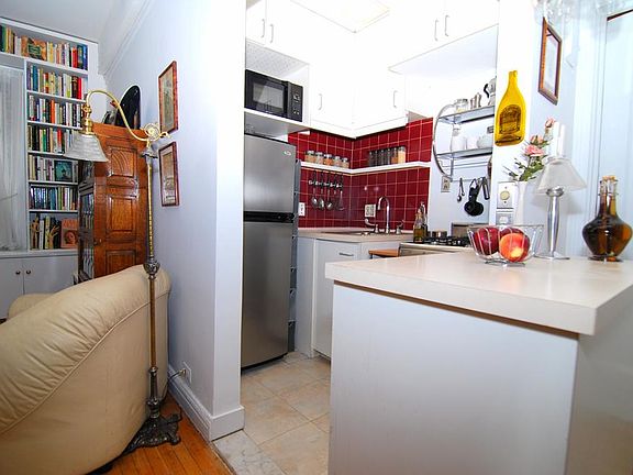 3rd image of 60 W 68th St APT 6E