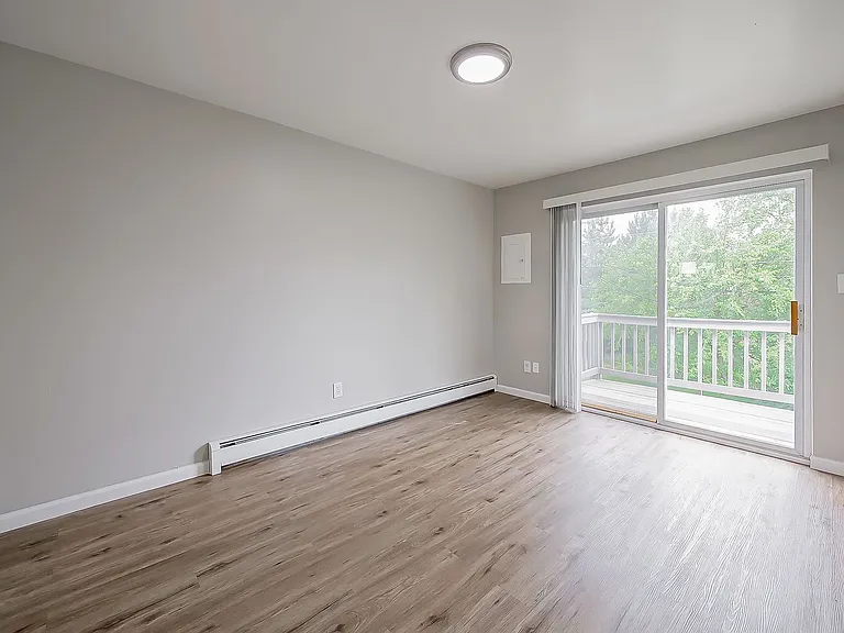 132 Huronview Ct — Photo 15